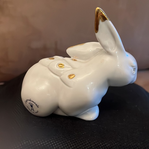 Vintage CAPODIMONTE BUNNY with 24 k hand painted accents - Picture 3 of 9